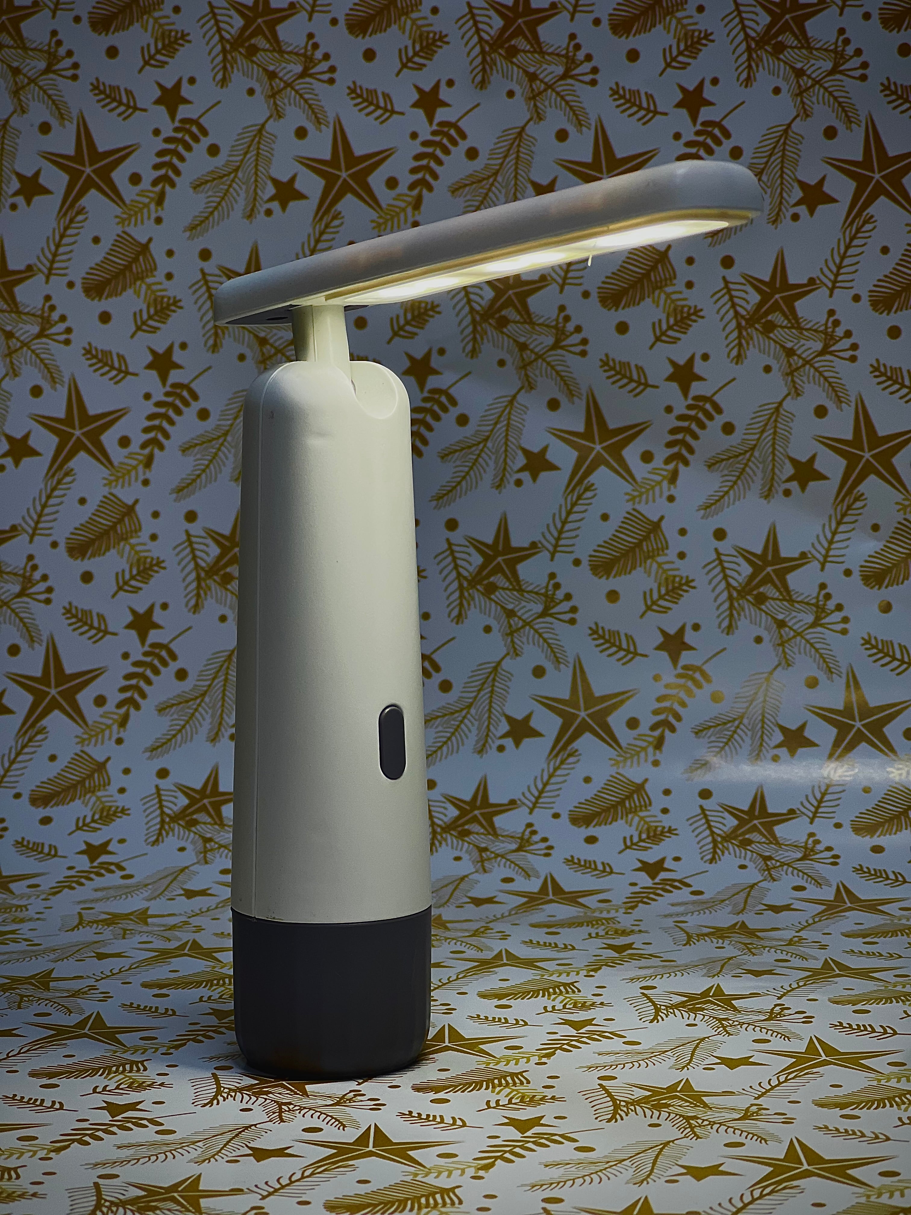 مصباح الرفاهية القابل للطي – إضاءة أنيقة بتصميم عصري