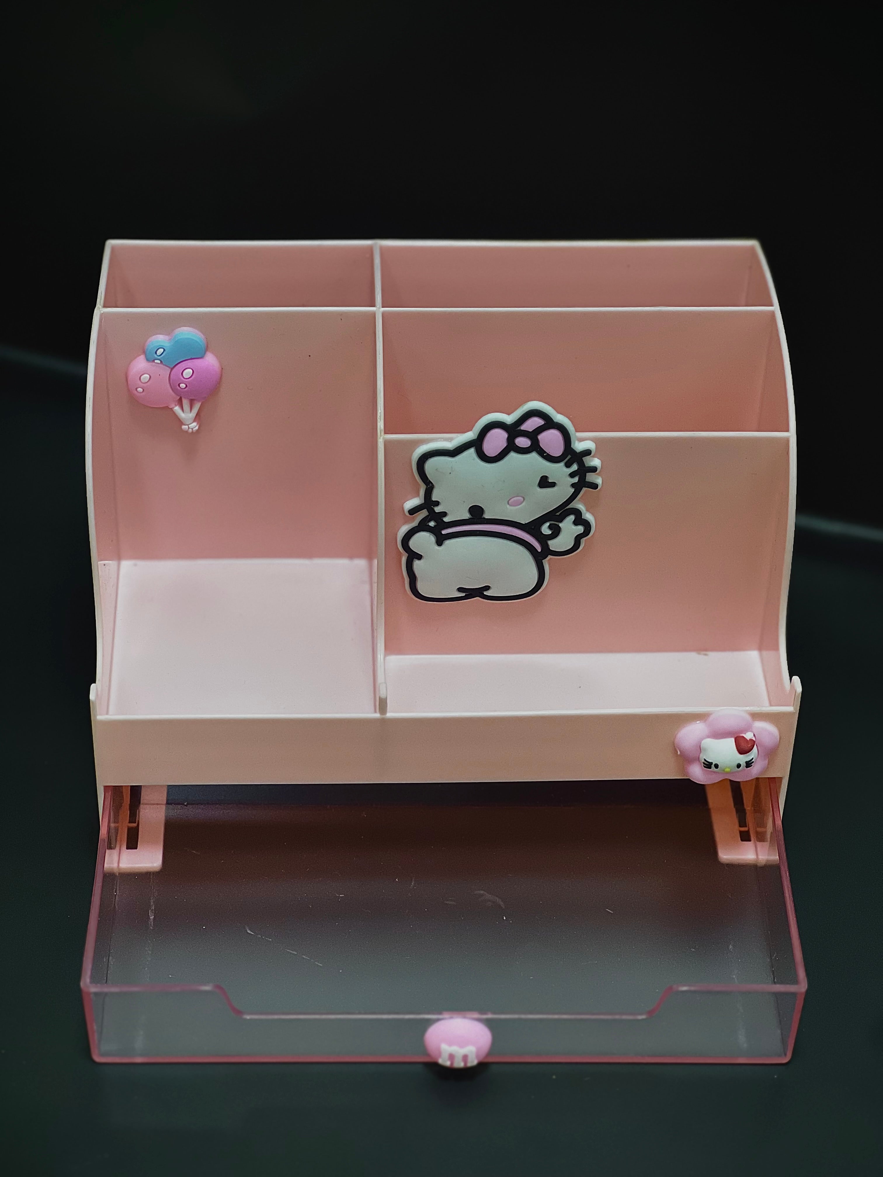 "منظم مكتب كرتوني لطيف - تصميم أنيق ودرج تخزين"