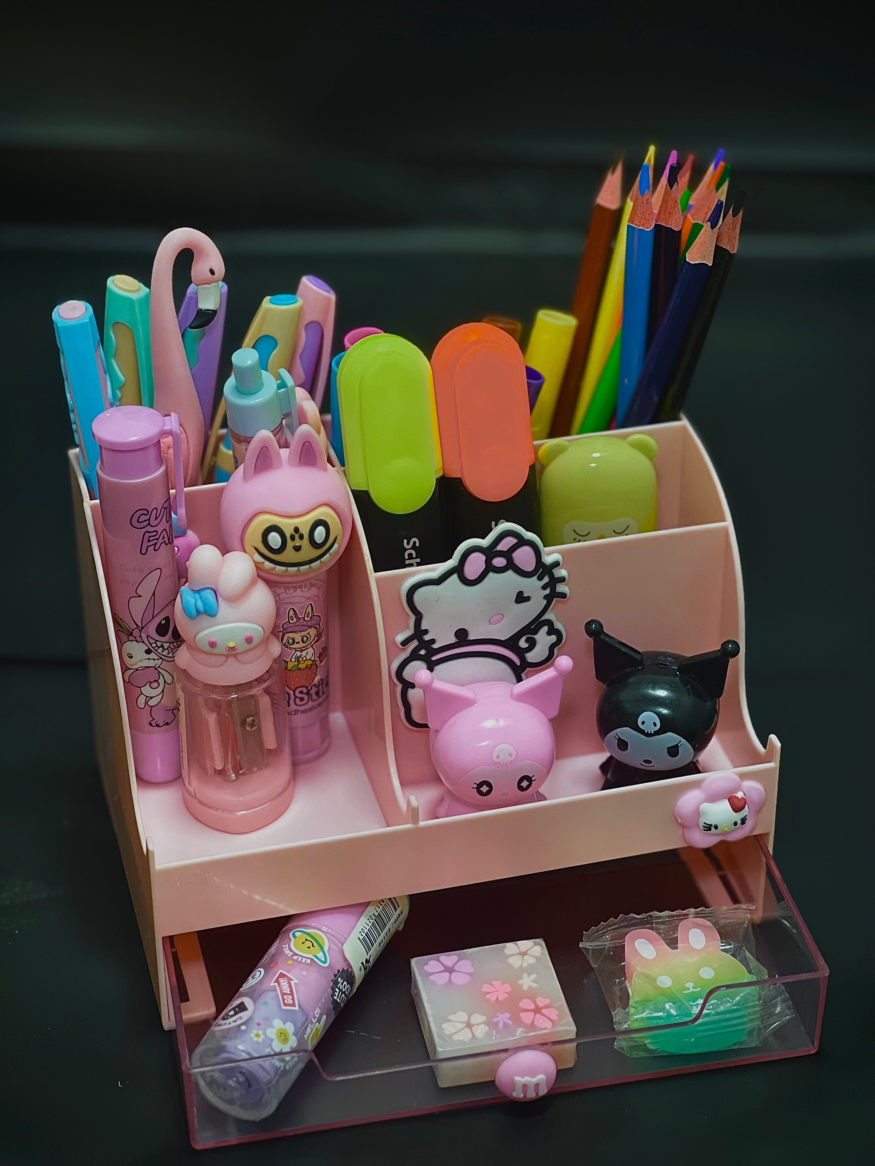 "منظم مكتب كرتوني لطيف - تصميم أنيق ودرج تخزين"