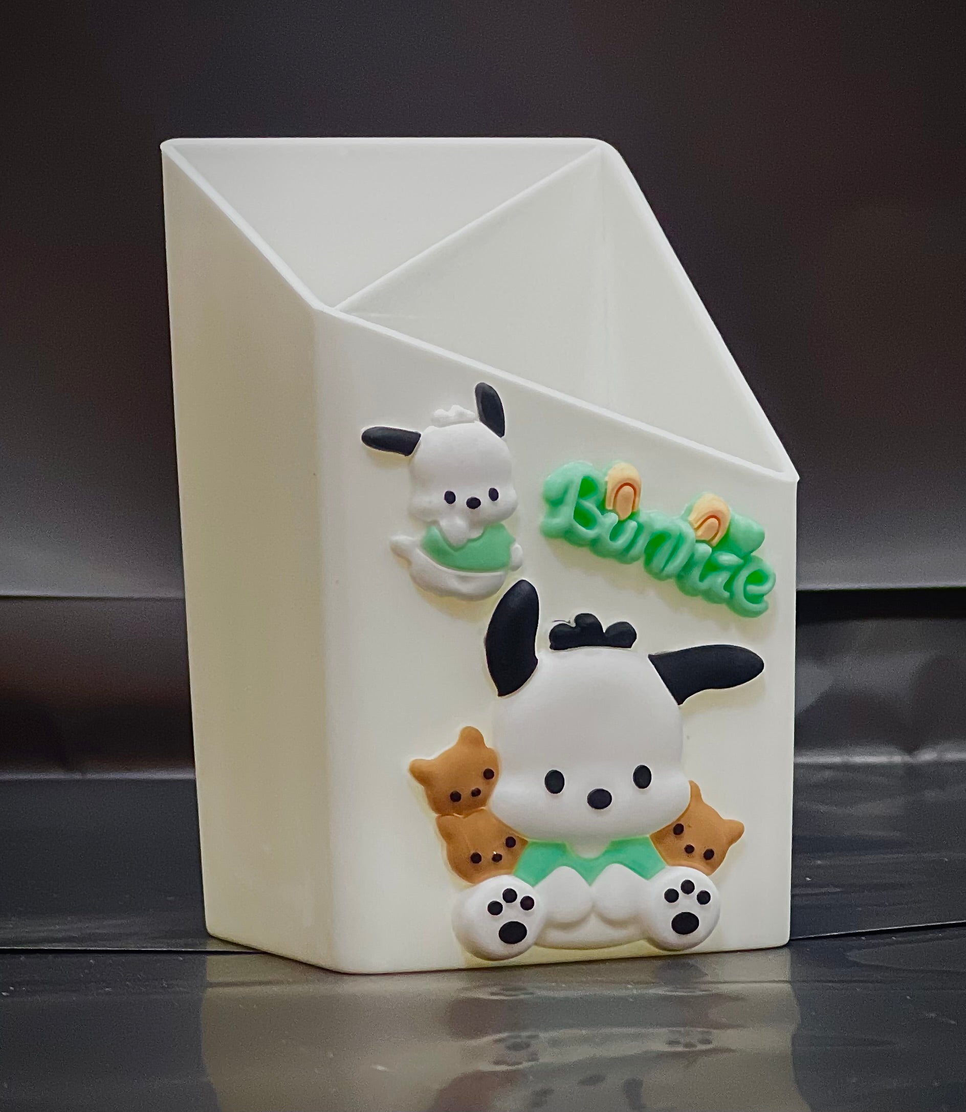 منظم مكتبي كرتوني – لمسة مرح وأناقة على طاولتك