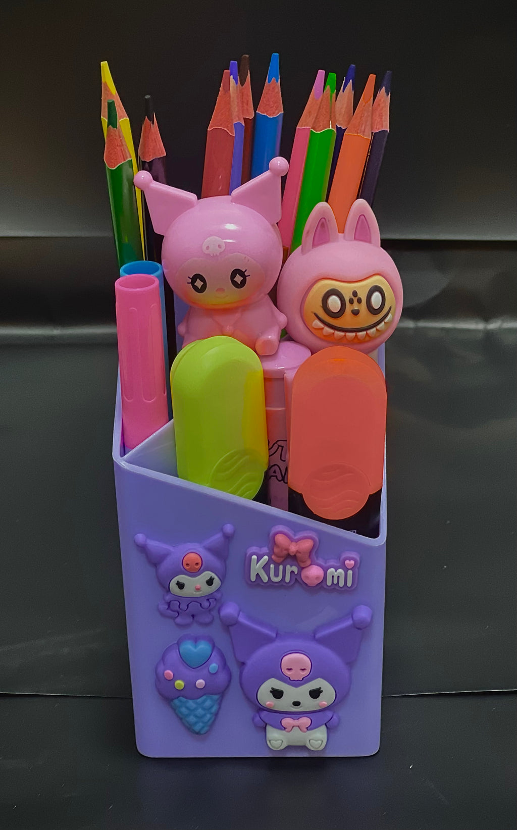 منظم مكتبي كرتوني – لمسة مرح وأناقة على طاولتك