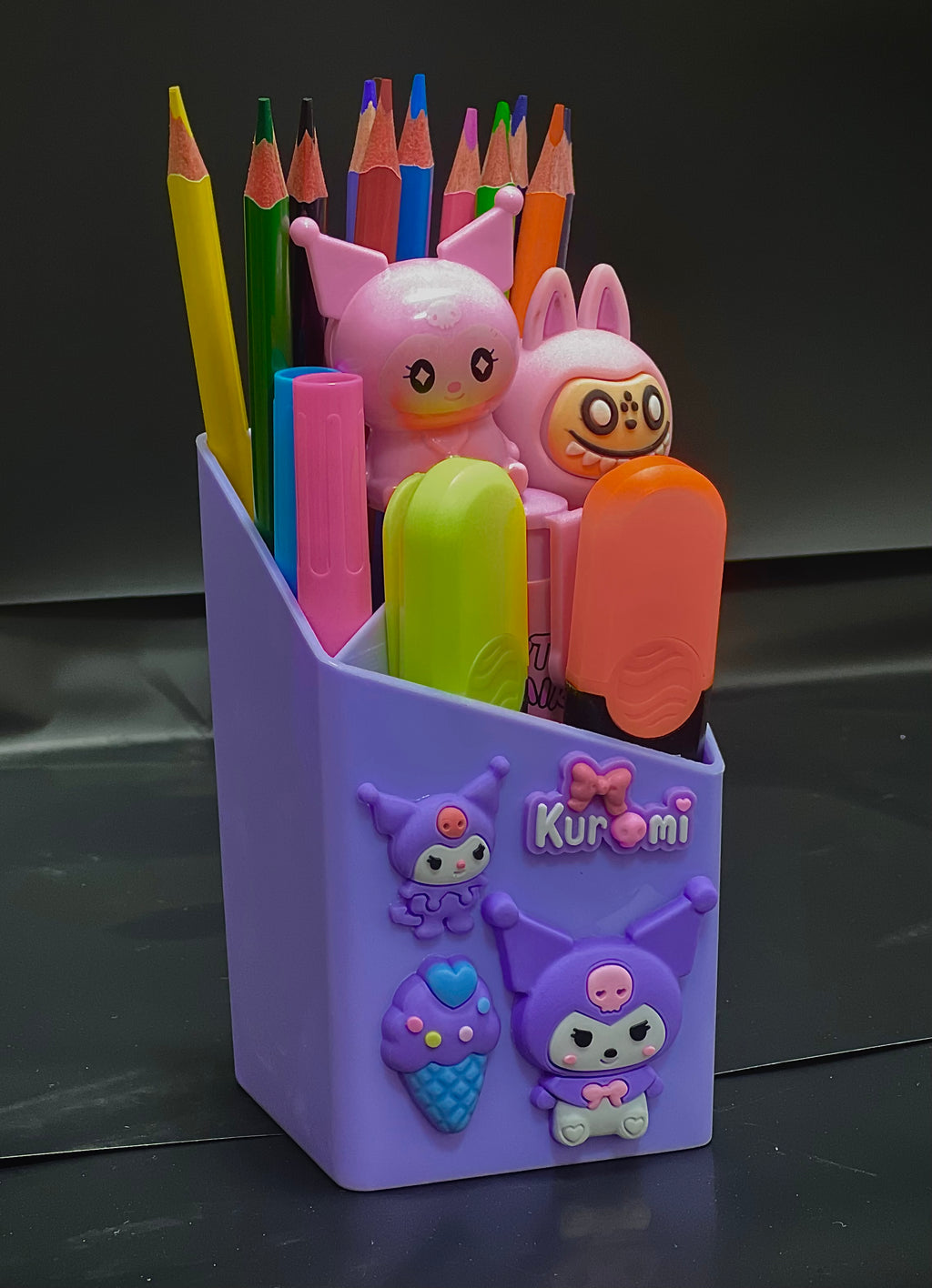 منظم مكتبي كرتوني – لمسة مرح وأناقة على طاولتك