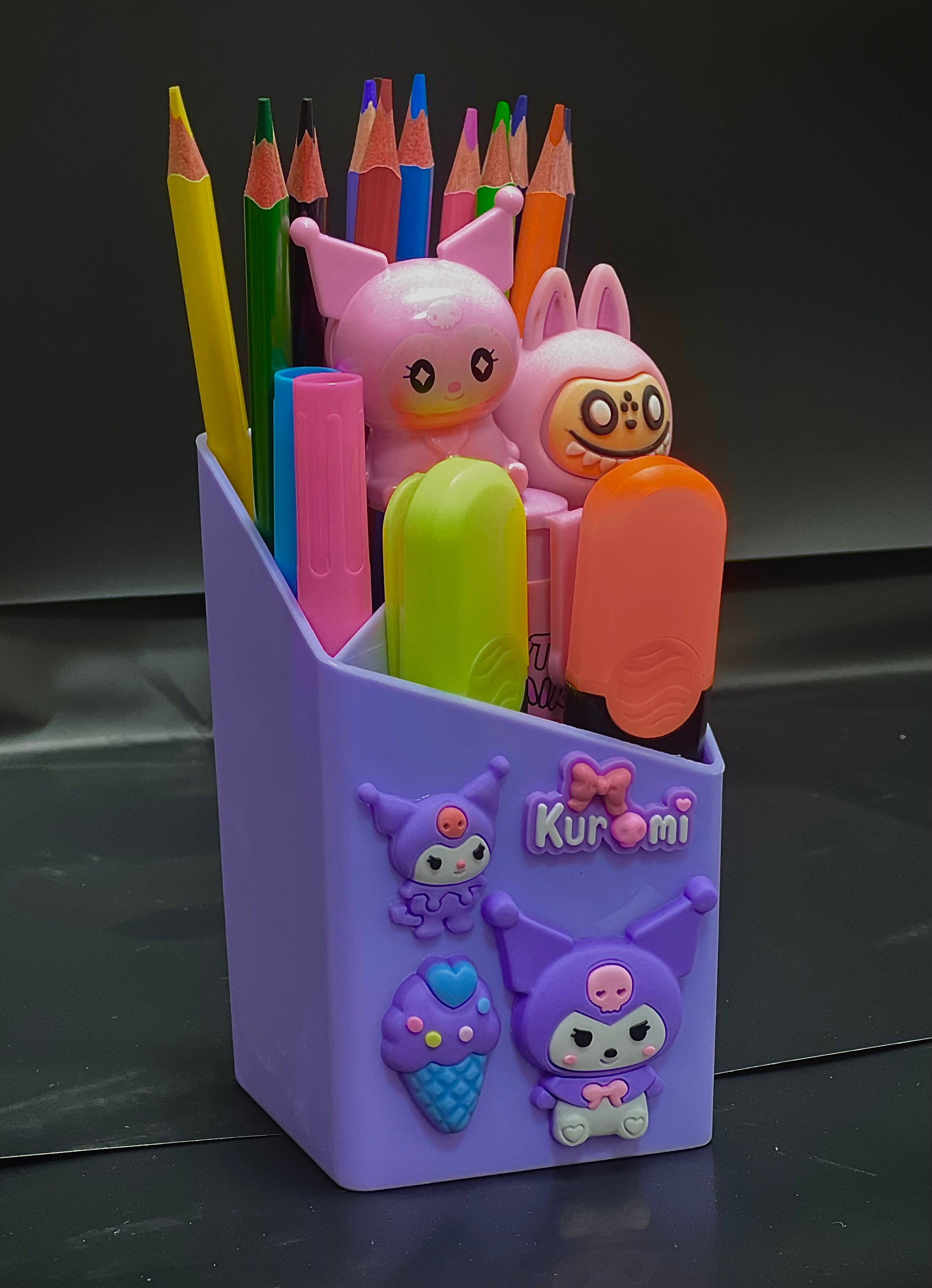 منظم مكتبي كرتوني – لمسة مرح وأناقة على طاولتك