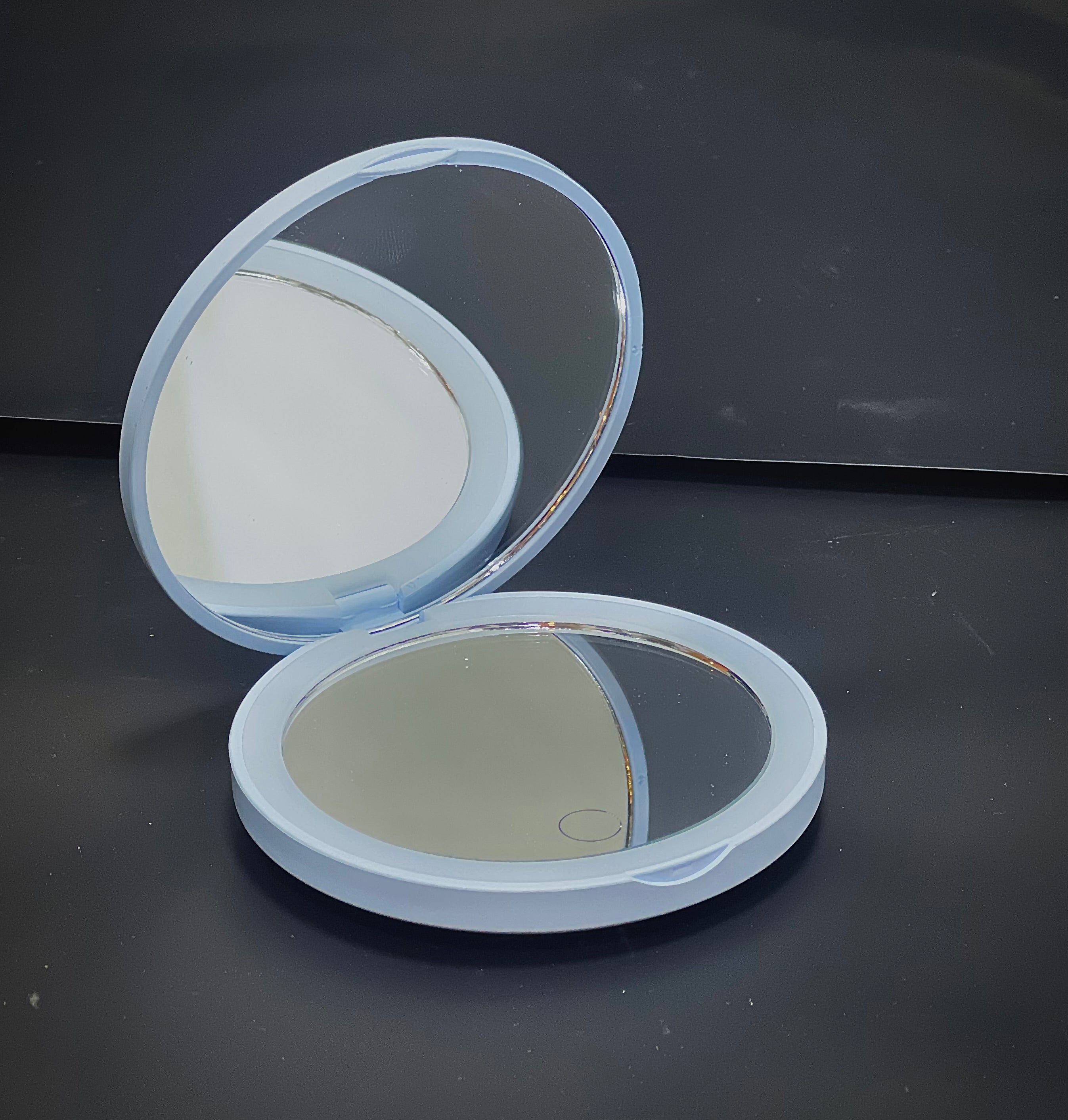 مرآة الإضاءة الذكية – لمسة فخامة في كل تفصيل